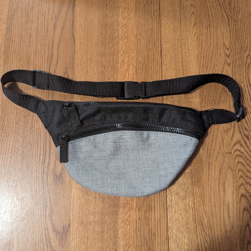 Small gray and black fanny pack
